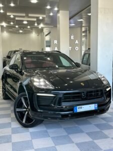 Porsche Macan T photo 1