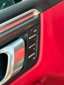 Porsche Macan T photo 2